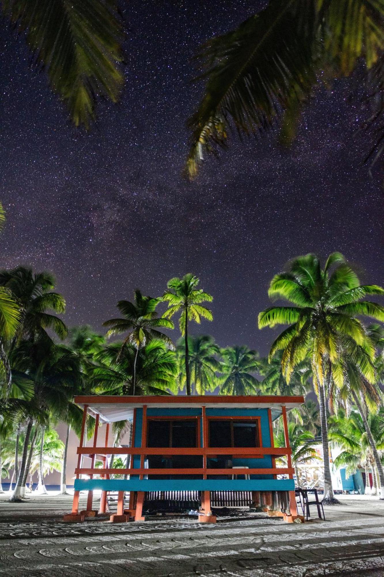 Blue Marlin Beach Resort Dangriga Exteriör bild