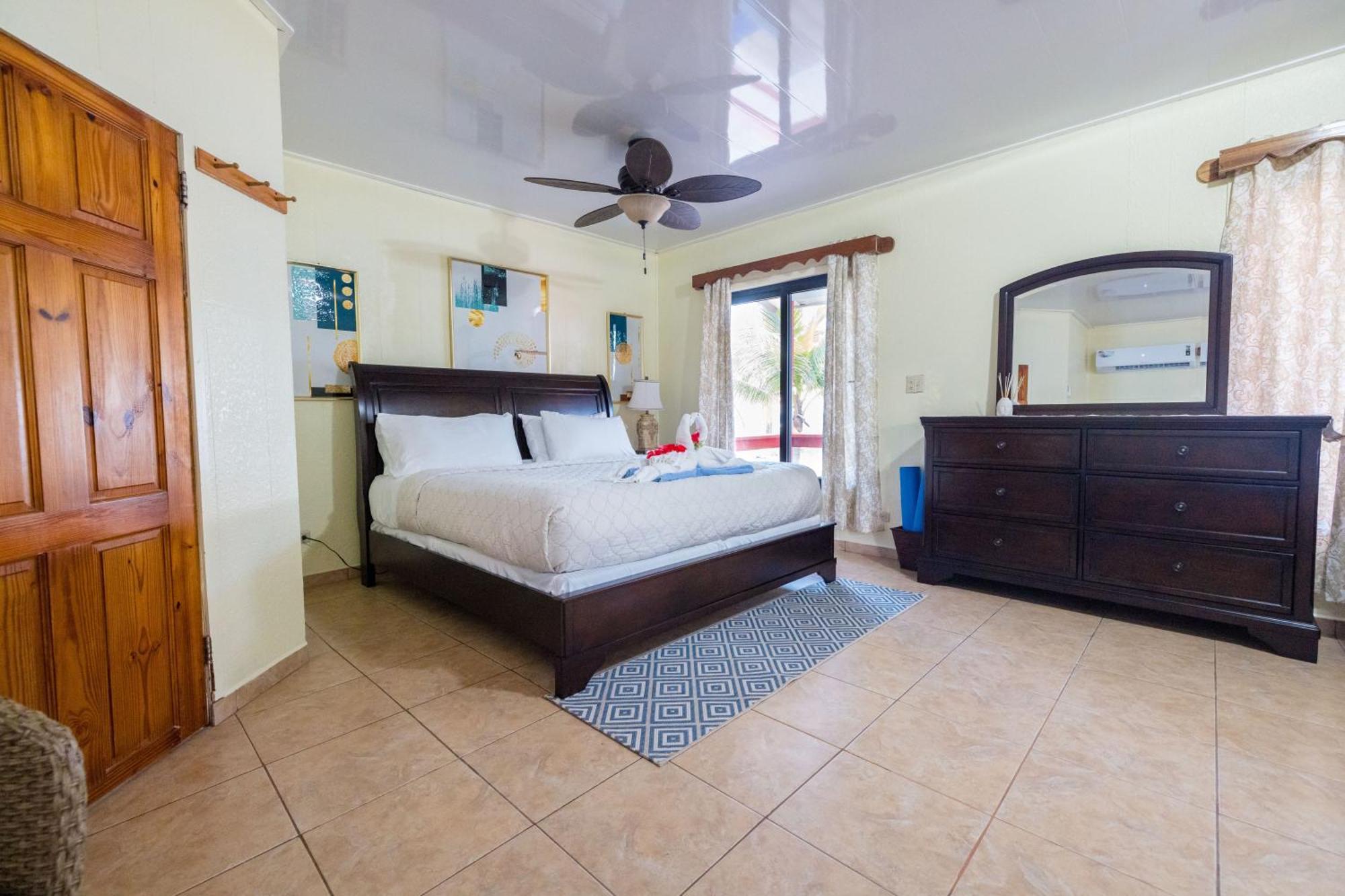 Blue Marlin Beach Resort Dangriga Exteriör bild