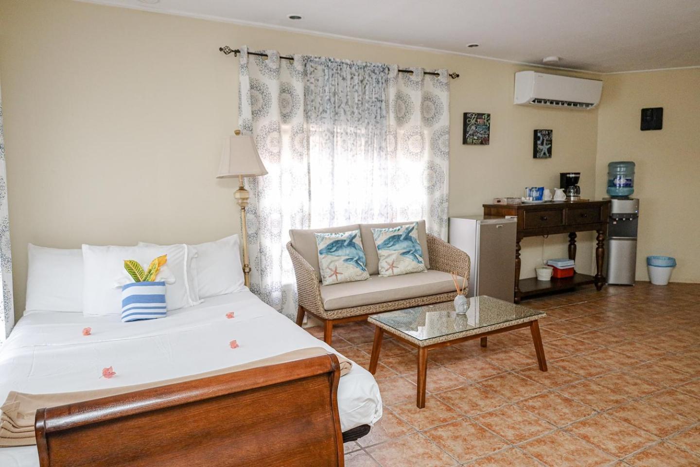 Blue Marlin Beach Resort Dangriga Exteriör bild