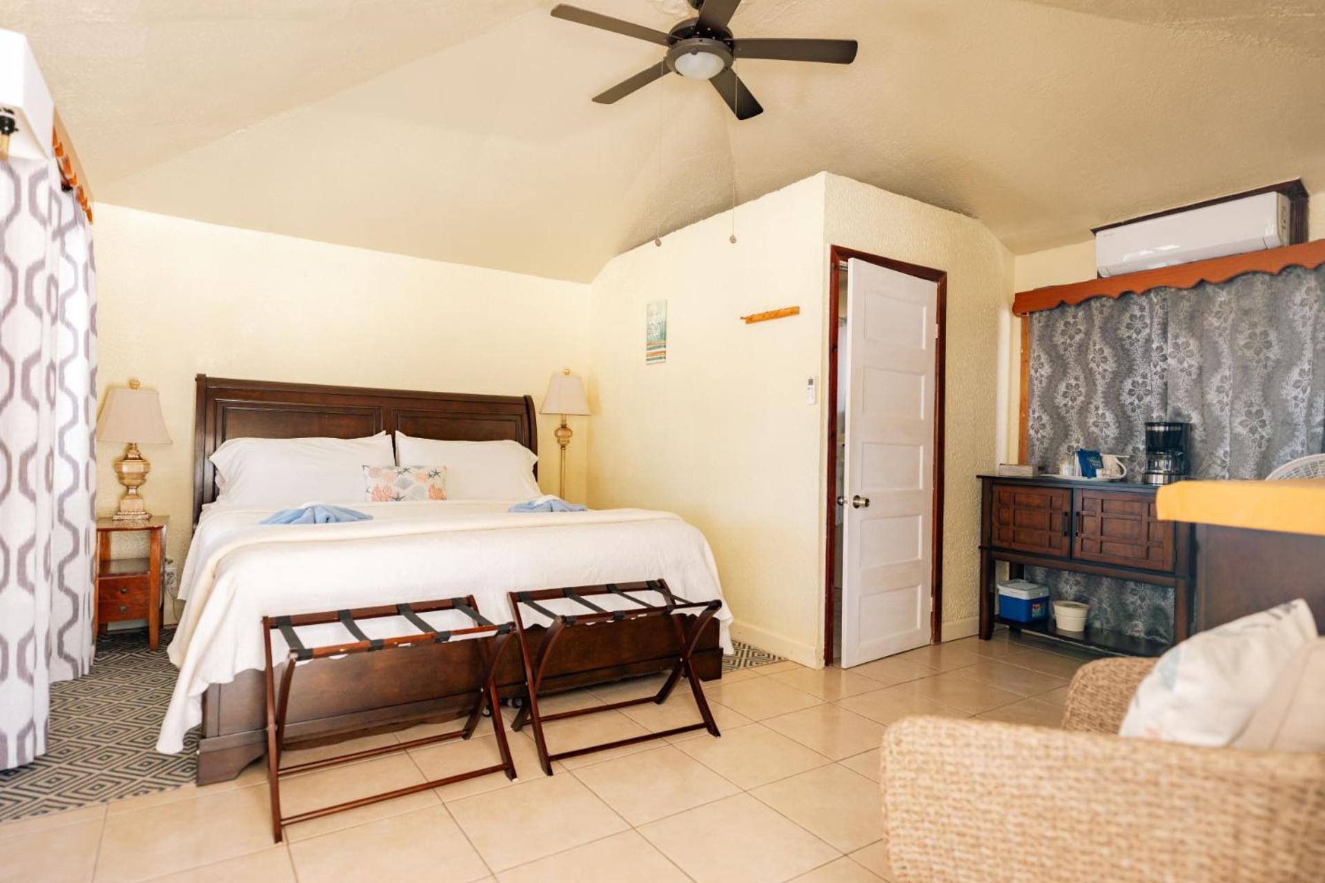 Blue Marlin Beach Resort Dangriga Exteriör bild