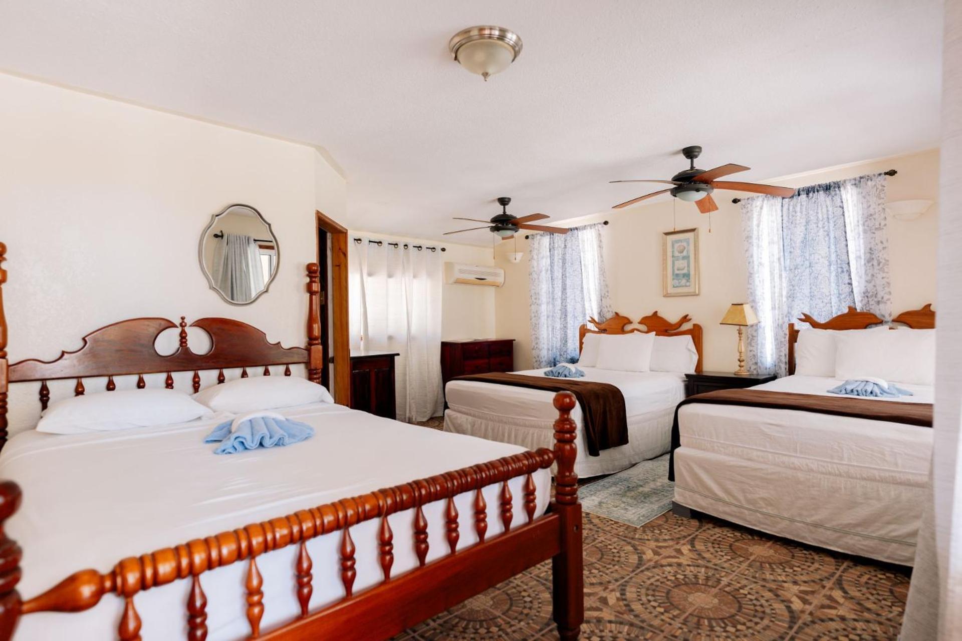 Blue Marlin Beach Resort Dangriga Exteriör bild