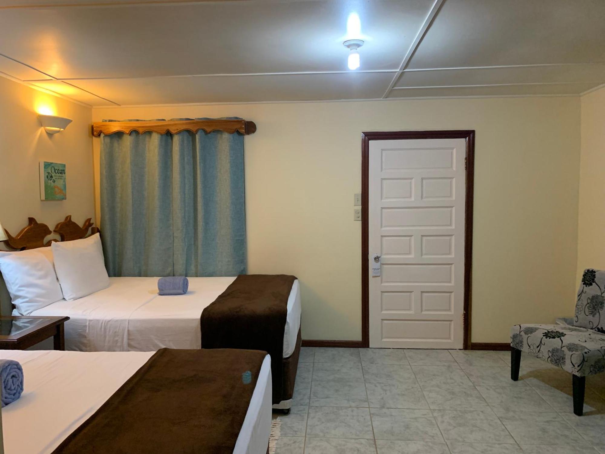 Blue Marlin Beach Resort Dangriga Rum bild