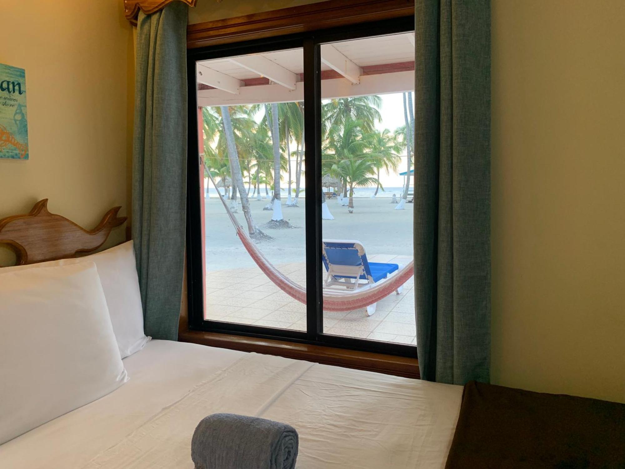 Blue Marlin Beach Resort Dangriga Exteriör bild