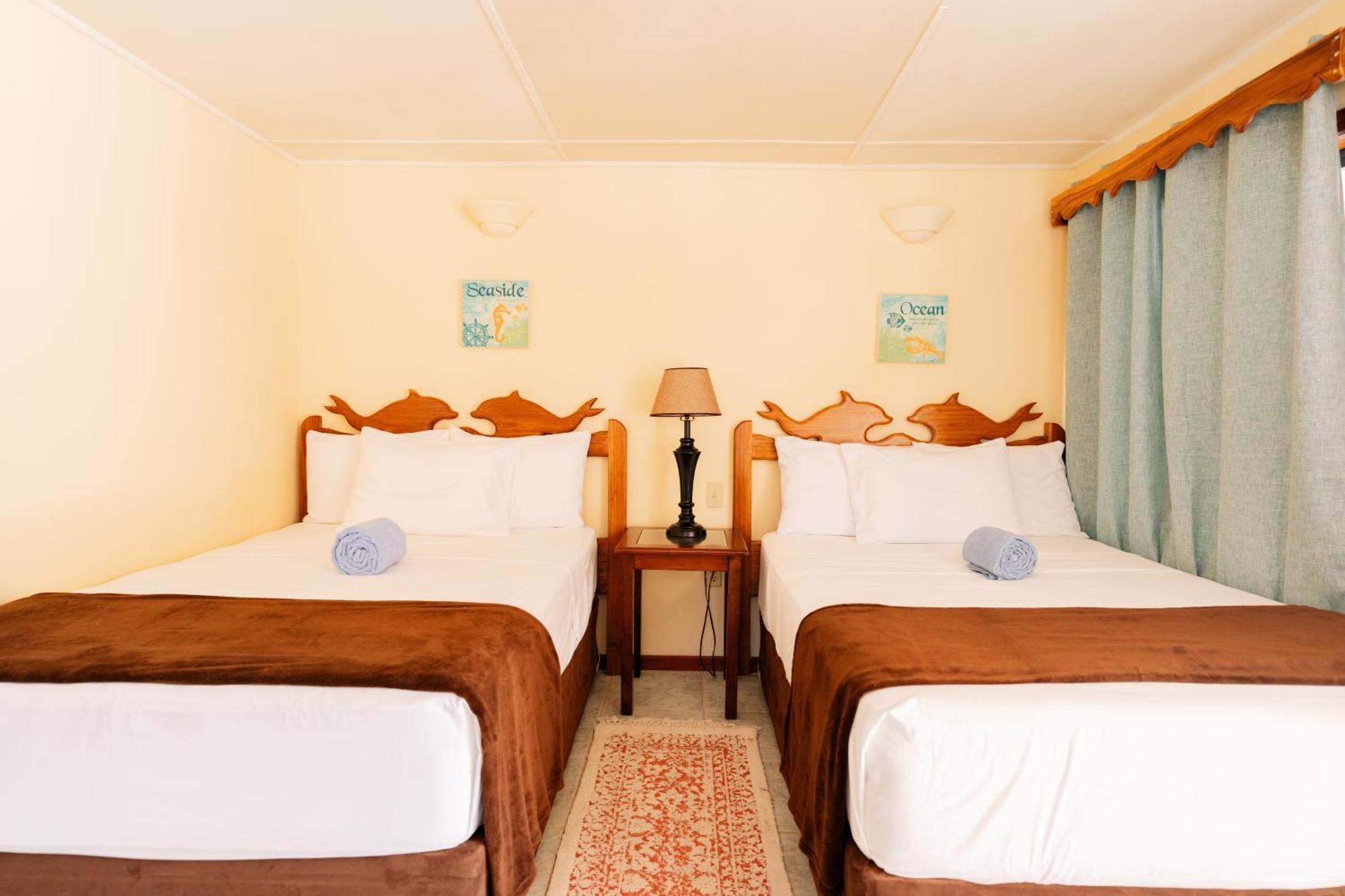 Blue Marlin Beach Resort Dangriga Exteriör bild